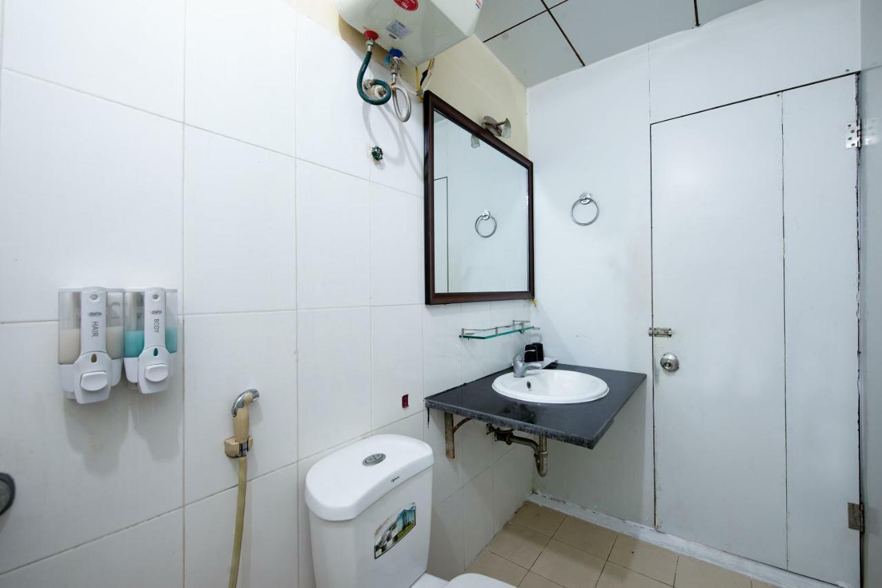Oyo 376 A Dong Hotel Hanoï Extérieur photo